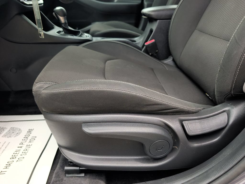 Used 2019 Hyundai Elantra GT FWD image 9