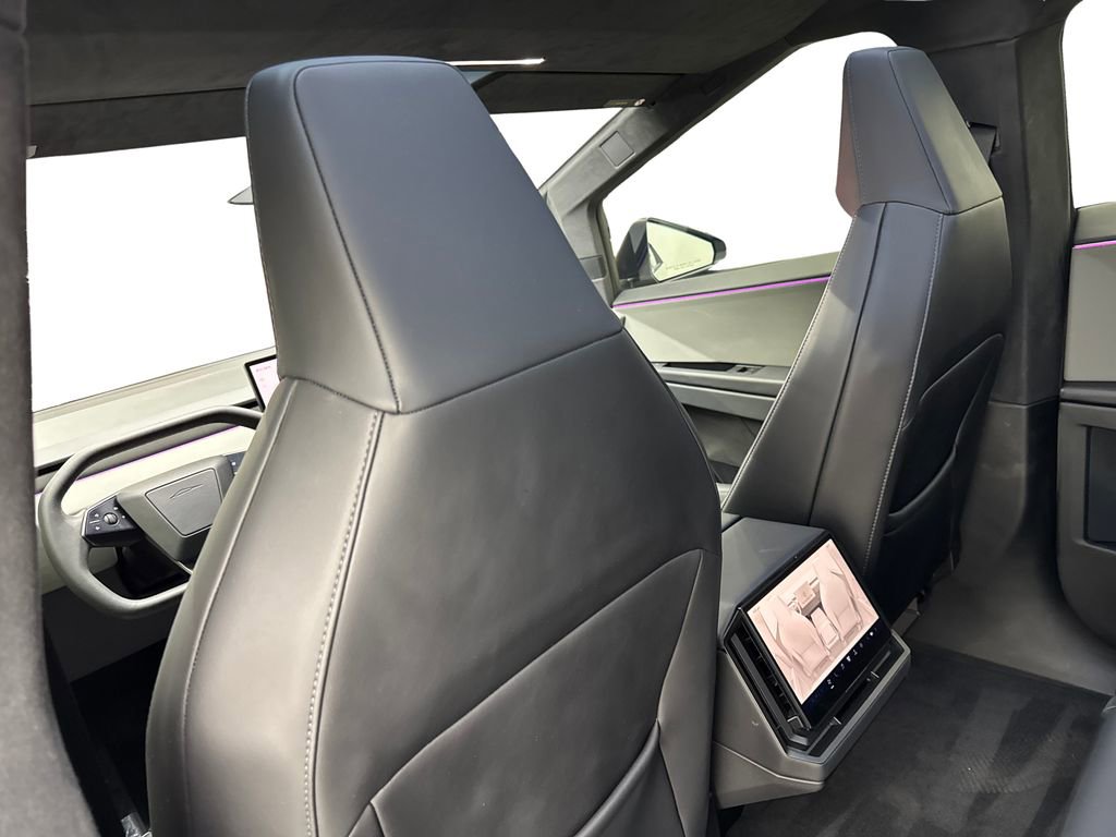 Used 2024 Tesla Cybertruck AWD Crew Cab image 32