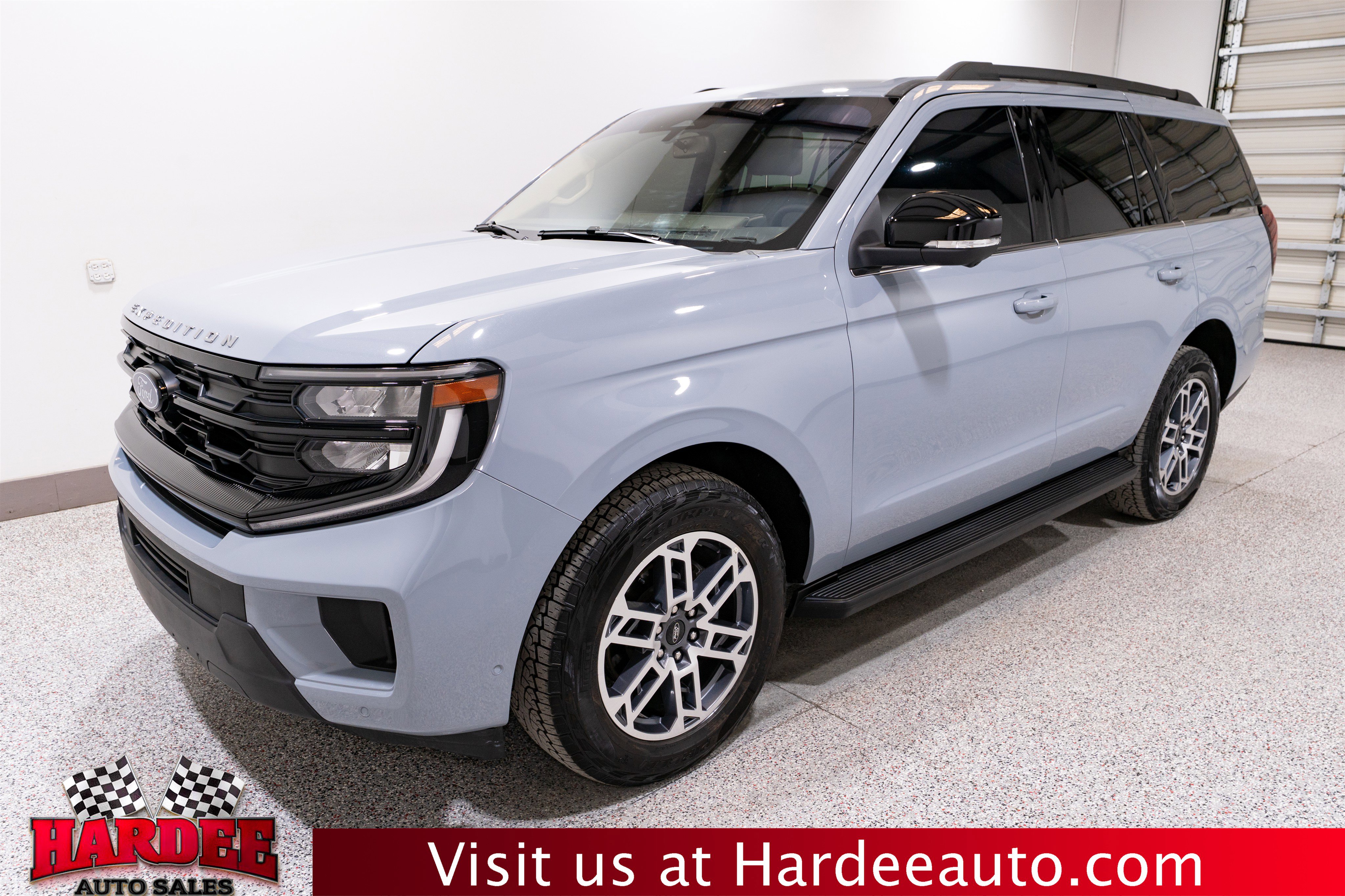 Used 2025 Ford Expedition Active AWD/4WD image 2