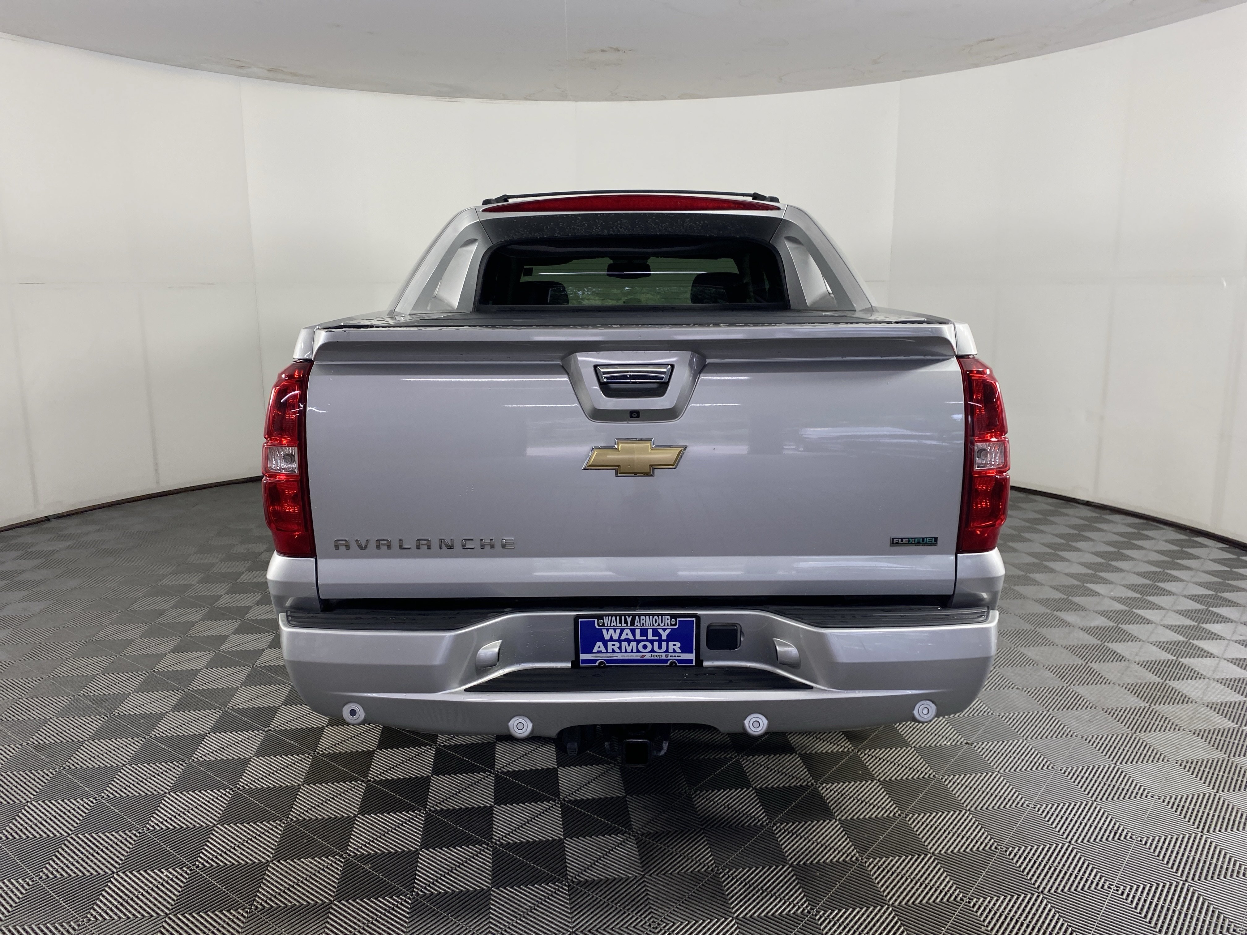 Used 2011 Chevrolet Avalanche LS w/ Regional Value Package AWD/4WD image 5