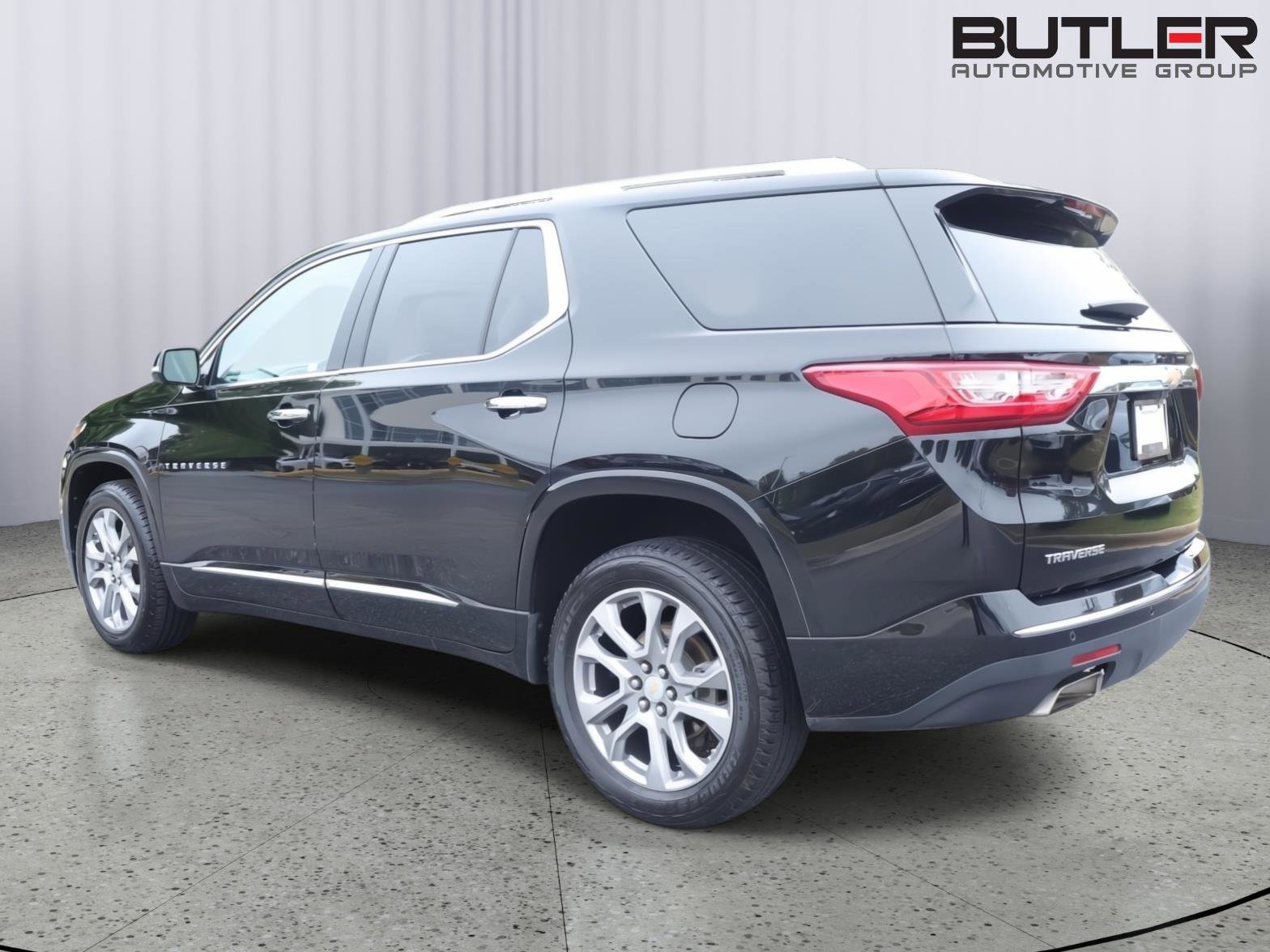 Used 2019 Chevrolet Traverse Premier w/ Driver Confidence II Package FWD image 5