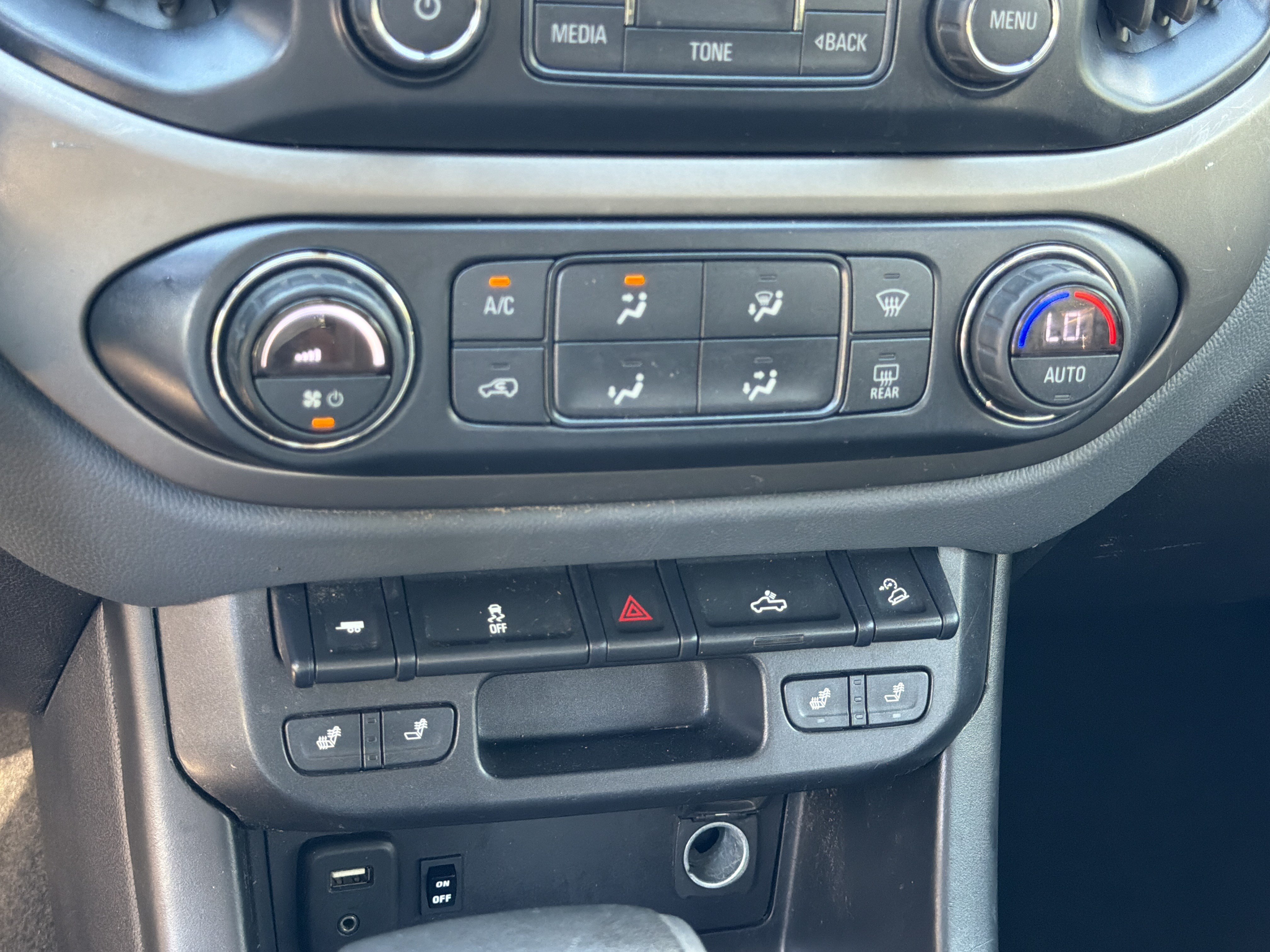 Used 2018 Chevrolet Colorado Z71 AWD/4WD image 30