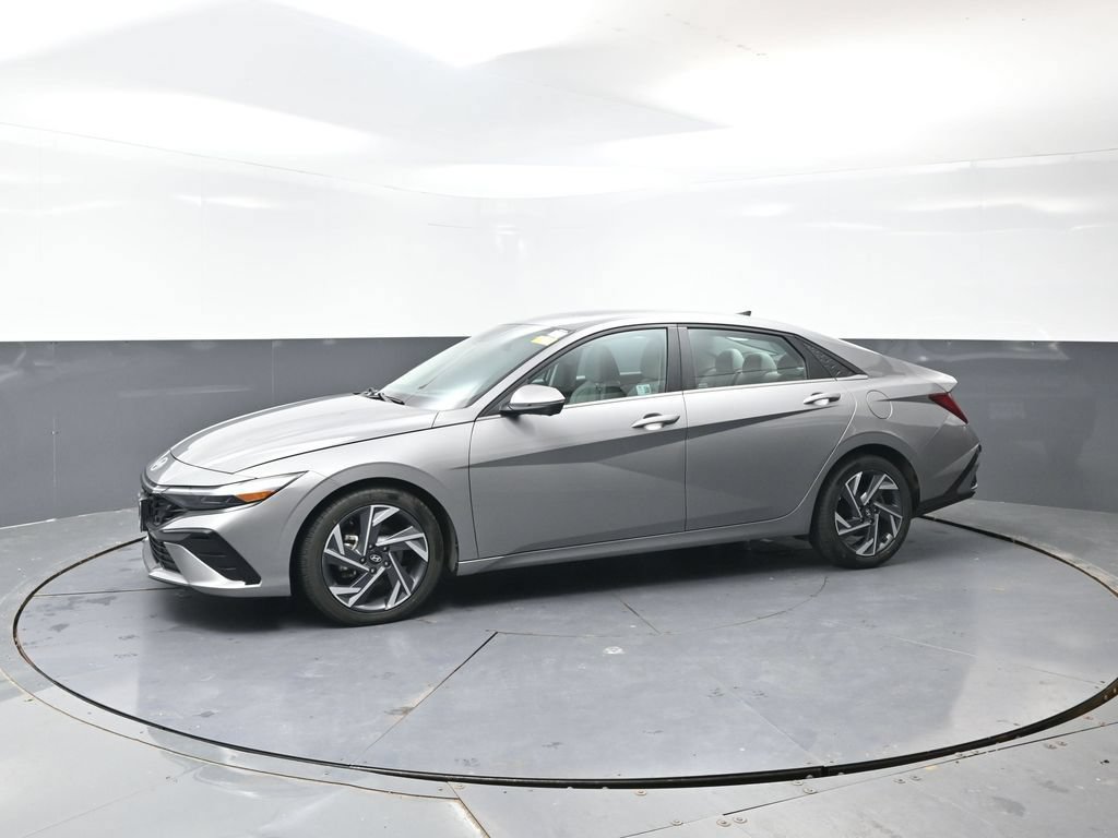 Used 2024 Hyundai Elantra Limited FWD image 9