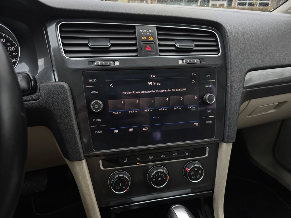 Used 2018 Volkswagen Golf SE image 28