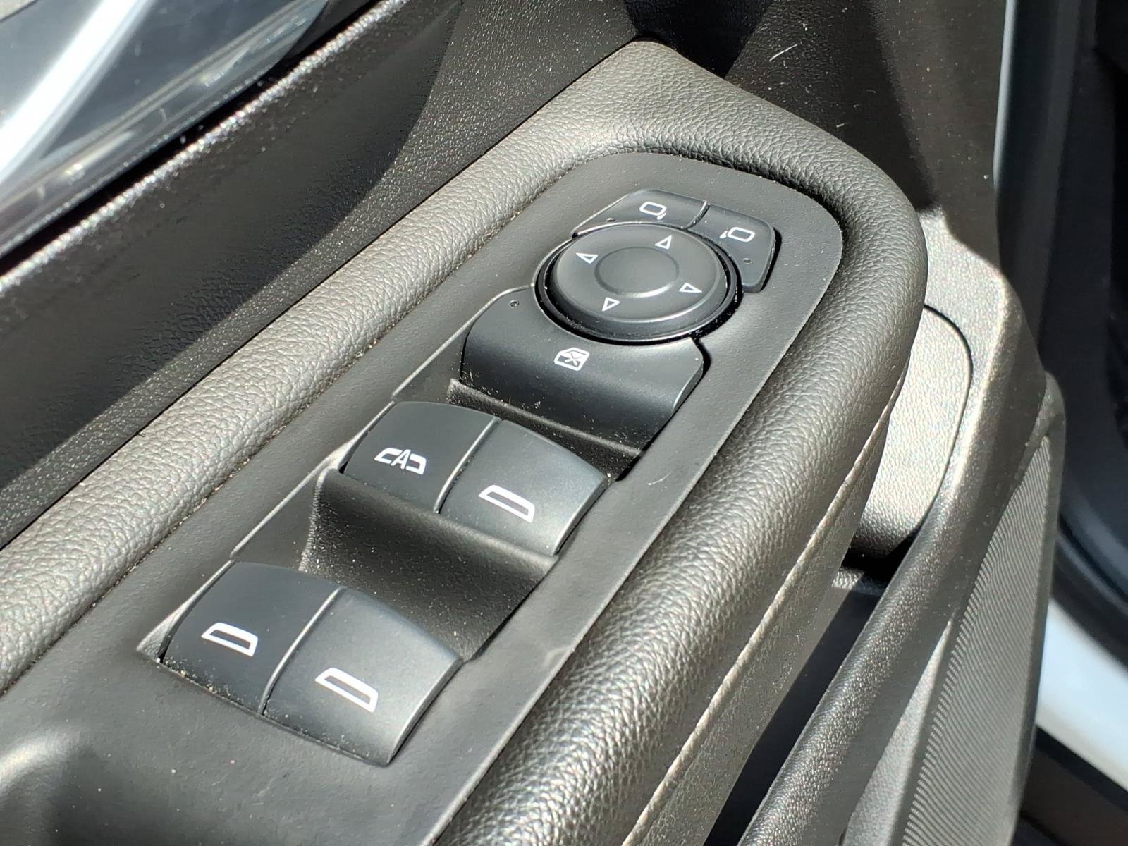 Used 2024 GMC Terrain SLE AWD/4WD image 9
