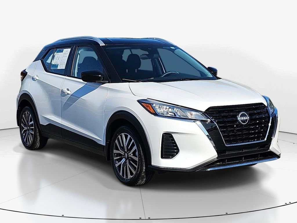 Used 2024 Nissan Kicks SV image 2