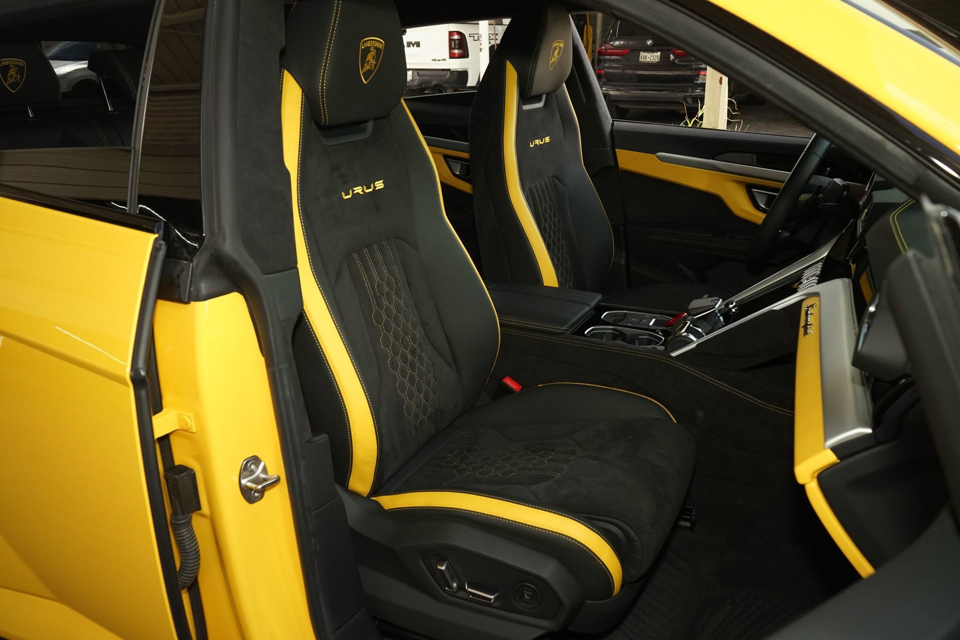 Used 2023 Lamborghini Urus S image 11
