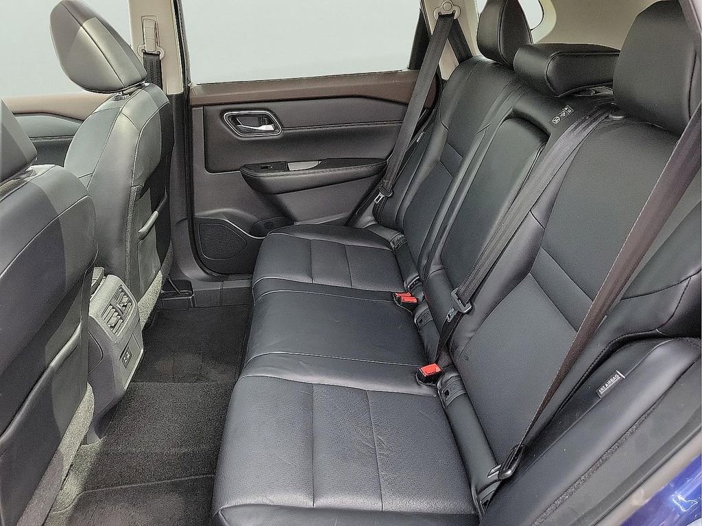 Used 2021 Nissan Rogue SV w/ Premium Package image 13