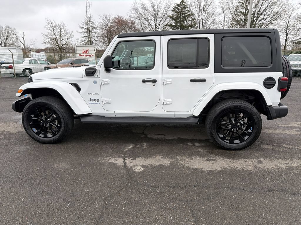 Used 2023 Jeep Wrangler Unlimited Sahara w/ Cold Weather Group AWD/4WD image 3