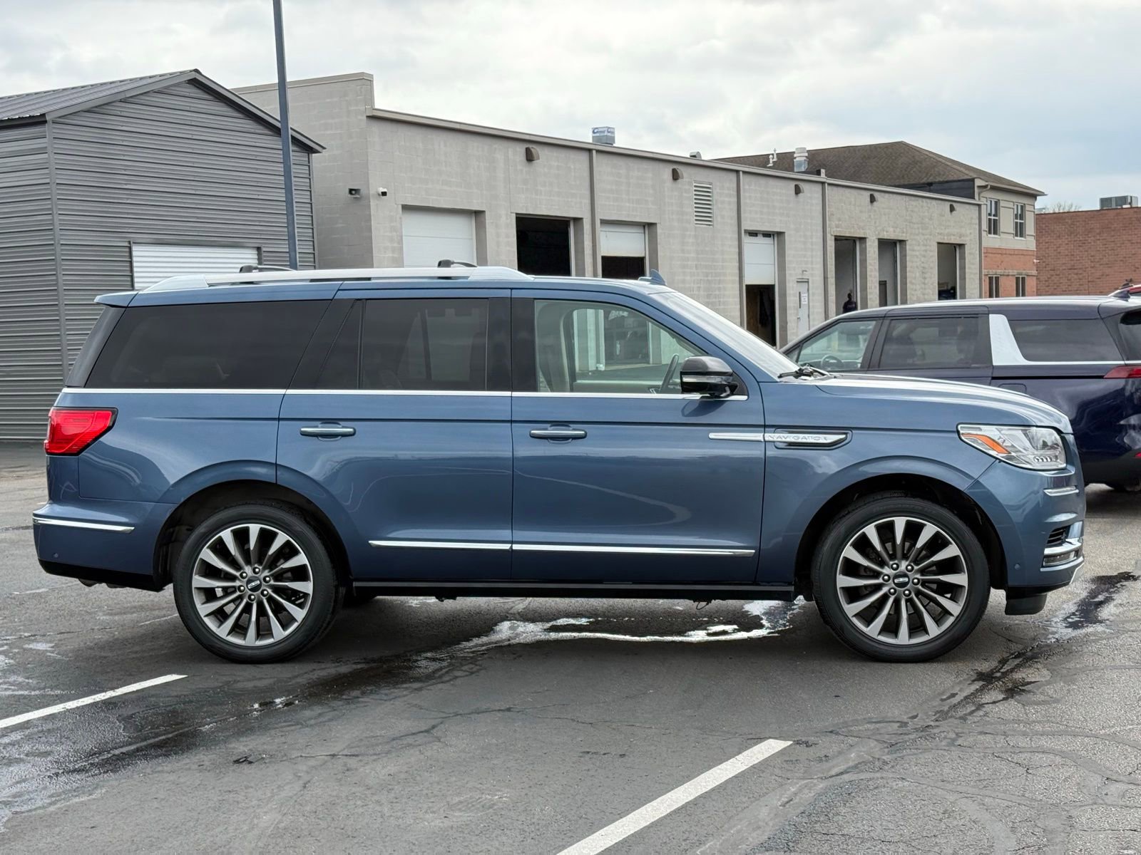Used 2020 Lincoln Navigator Reserve w/ Luxury Package image 2