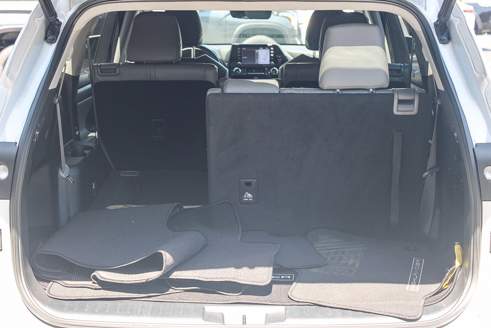 Used 2022 Toyota Highlander XLE FWD image 26