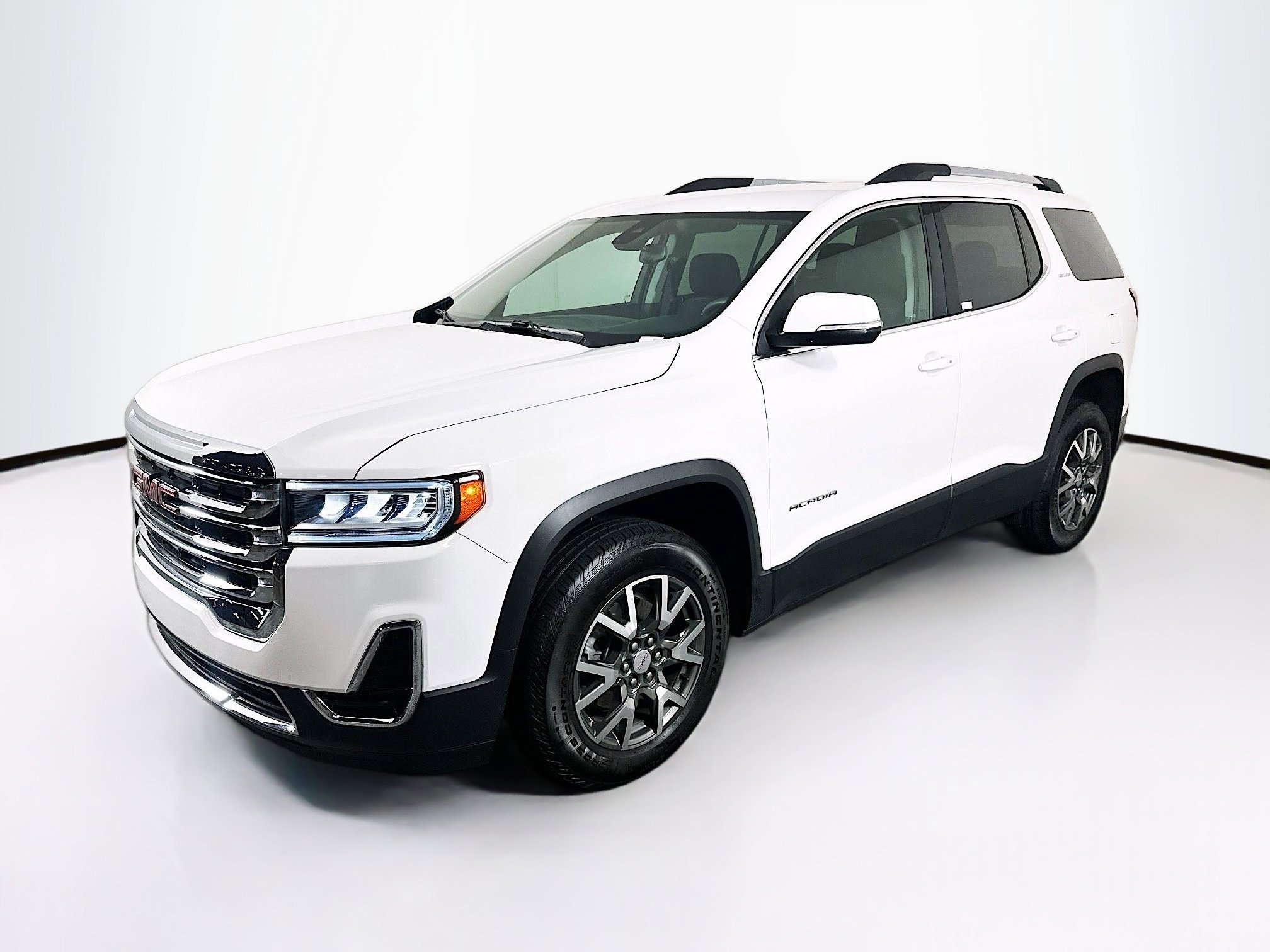 Used 2023 GMC Acadia SLE w/ Driver Convenience Package image 3