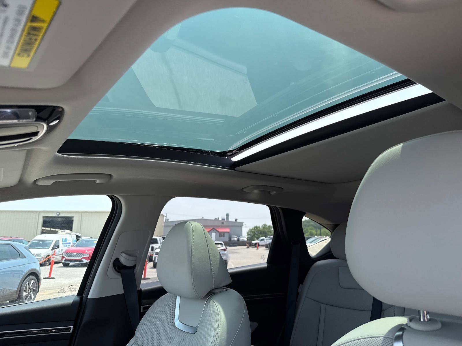 Used 2024 Hyundai Tucson Limited image 3