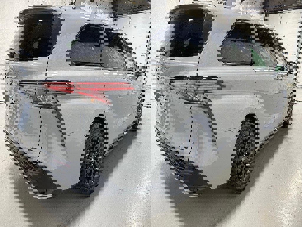 Used 2025 Toyota Sienna XSE image 7
