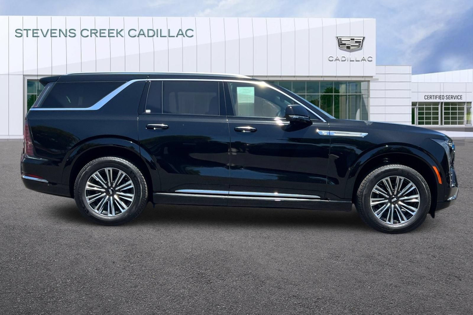 Used 2026 Cadillac Escalade IQL Luxury AWD/4WD image 2