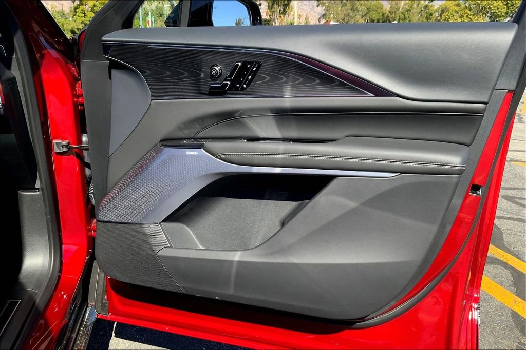 New 2026 Cadillac Lyriq V image 34