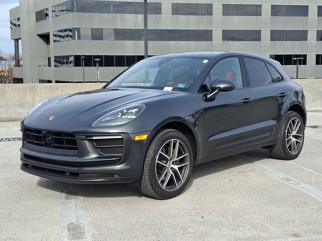 Used 2025 Porsche Macan image 1