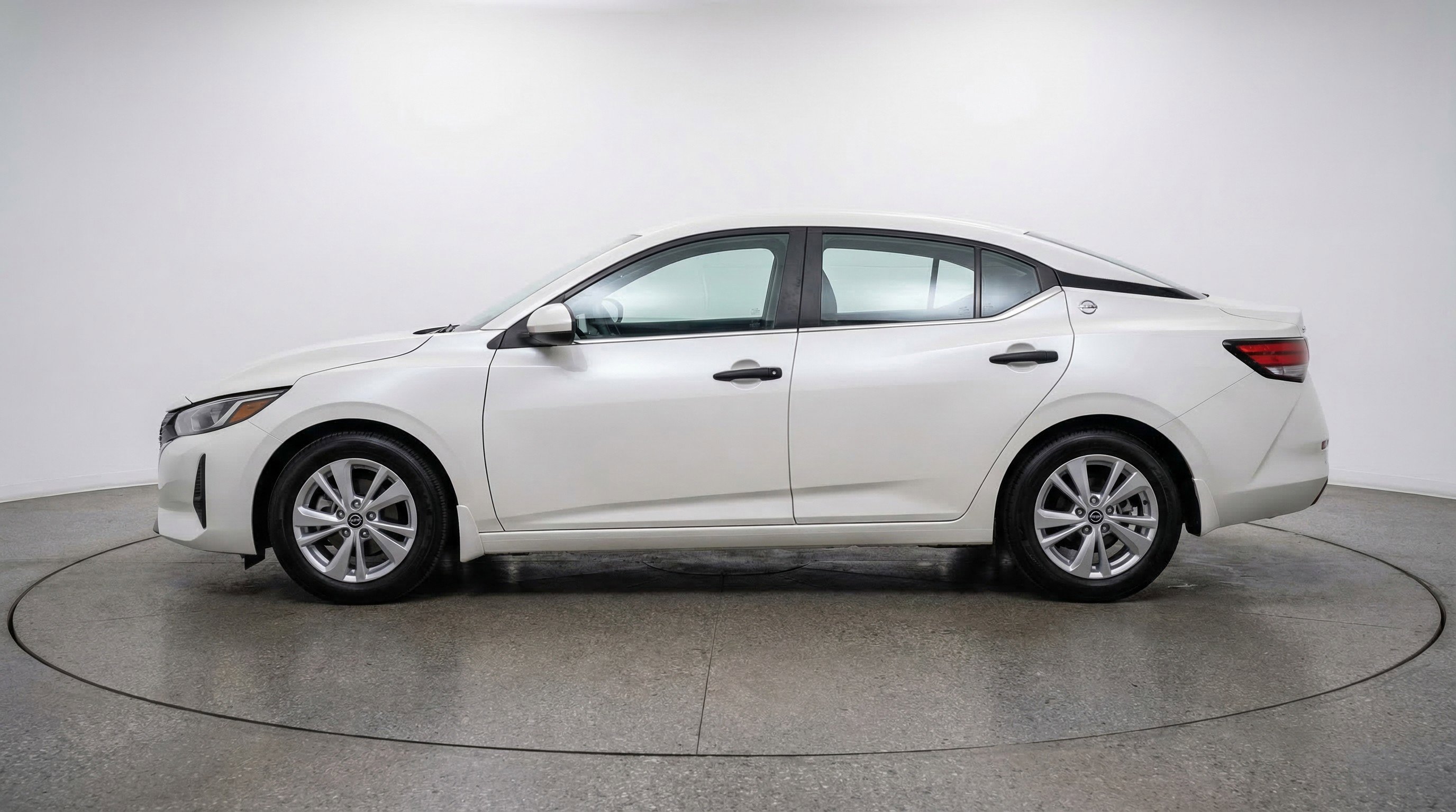 Used 2025 Nissan Sentra S image 5