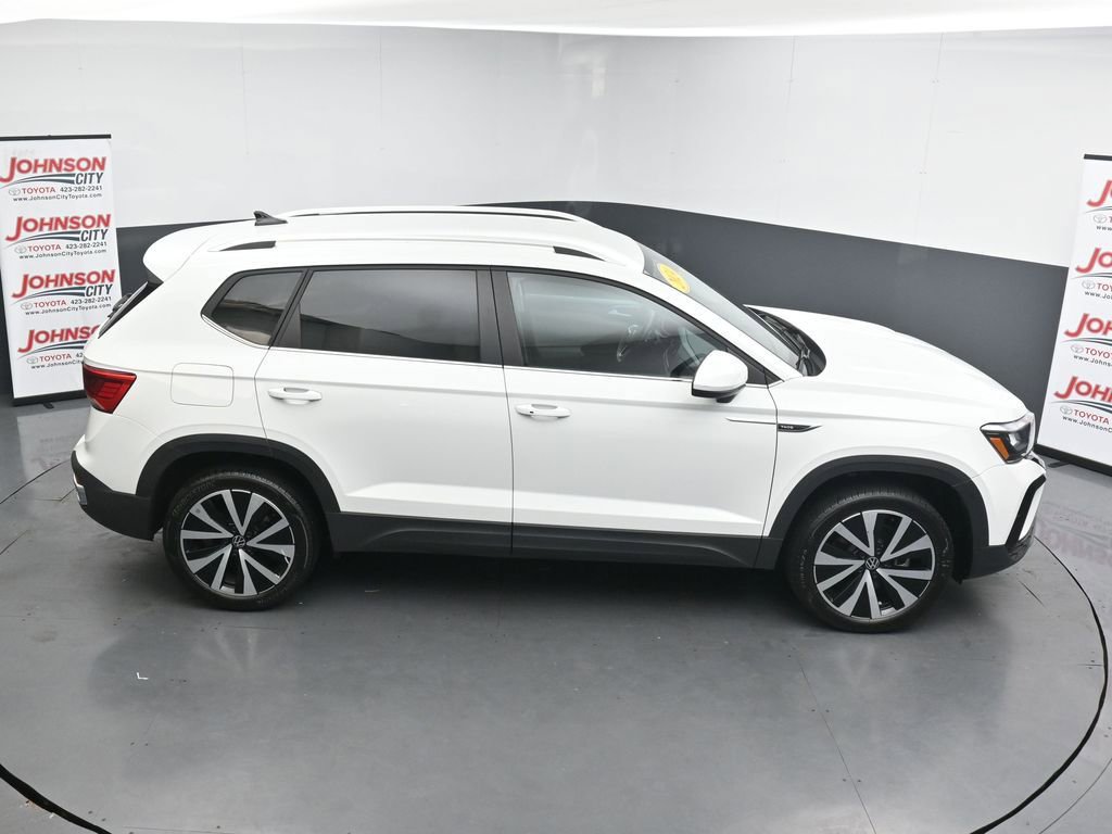Used 2024 Volkswagen Taos SE image 36