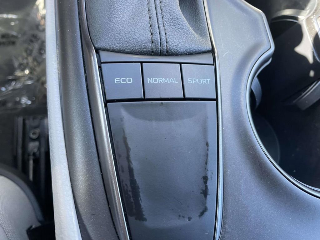 Used 2024 Toyota Camry SE image 41