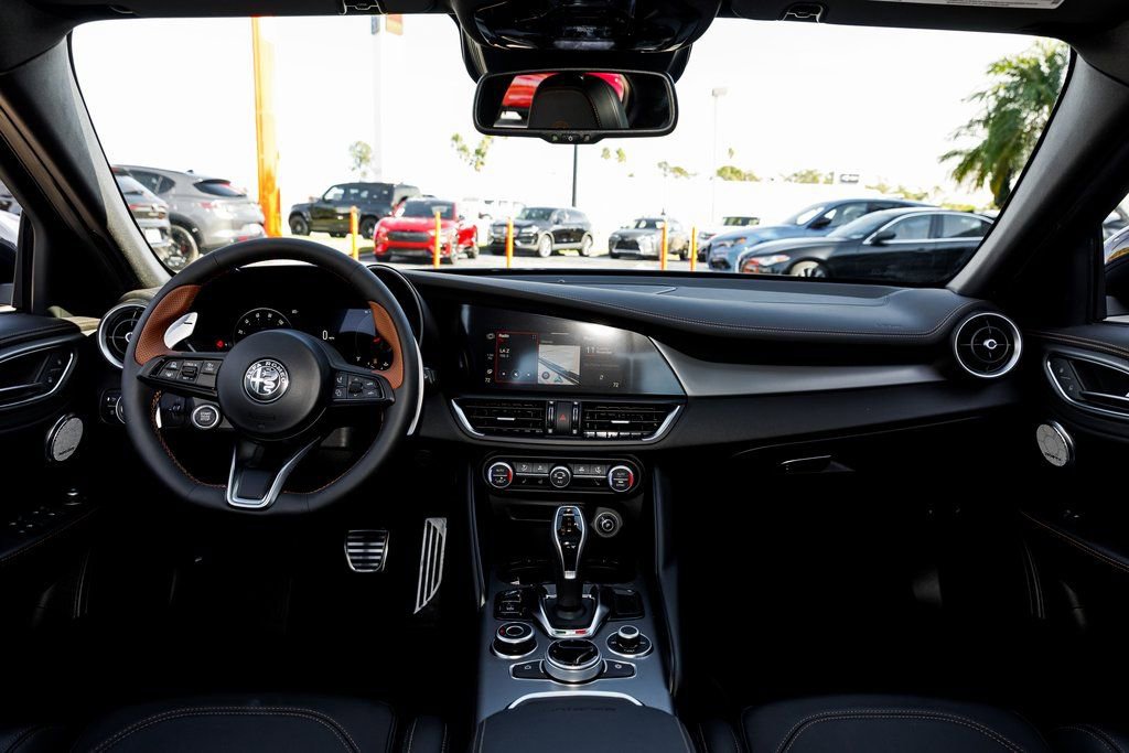 New 2025 Alfa Romeo Giulia AWD w/ Driving Assist Package image 32