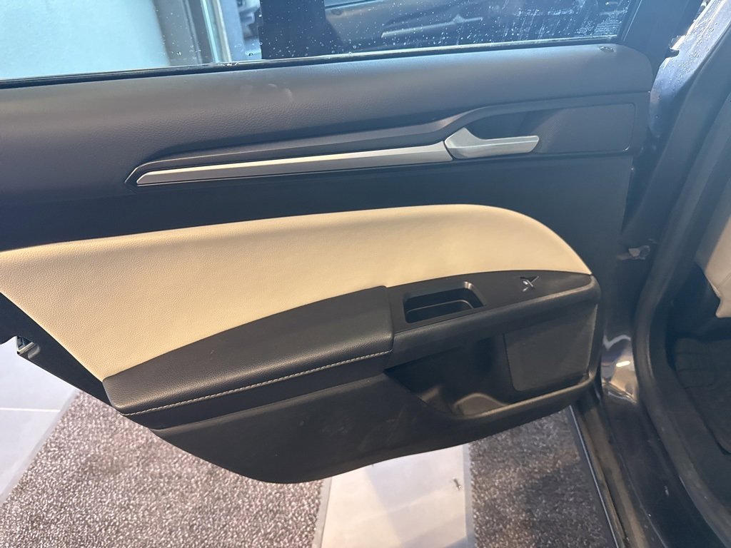 Used 2017 Ford Fusion Titanium image 16