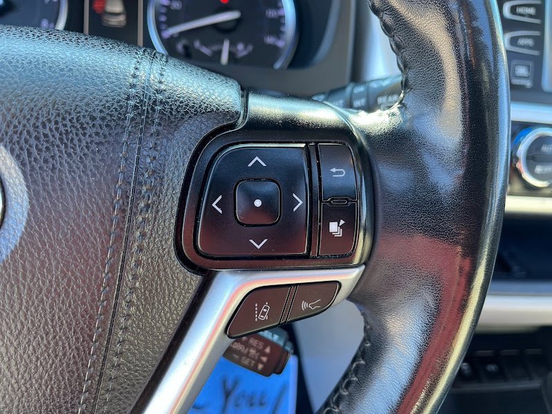 Used 2019 Toyota Highlander Limited image 16