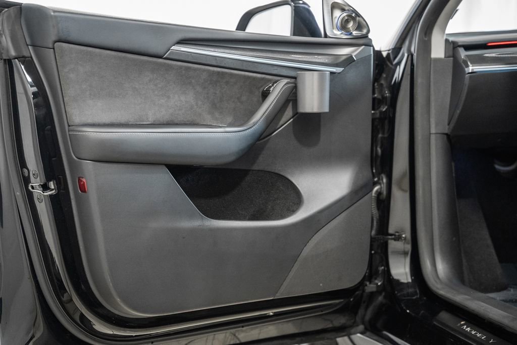 Used 2023 Tesla Model Y Long Range image 36