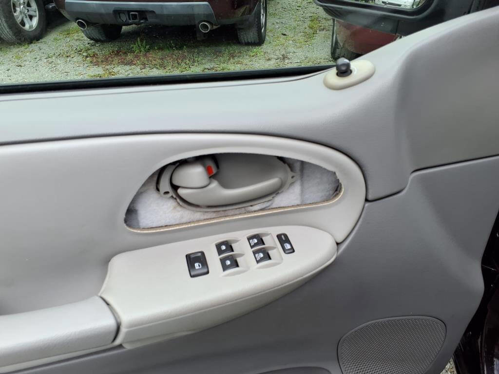 Used 2008 Chevrolet TrailBlazer LT w/ Cargo Convenience Package image 11