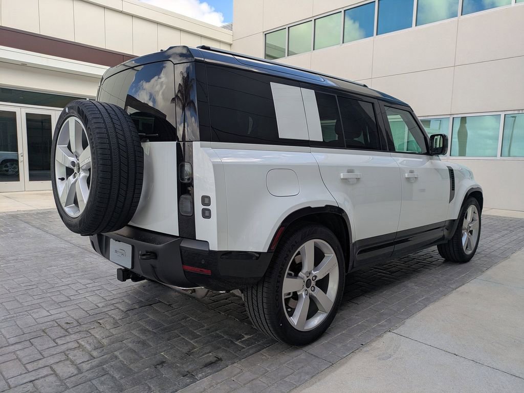 New 2026 Land Rover Defender 110 X-Dynamic SE image 5