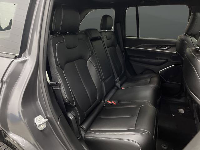 New 2025 Jeep Grand Cherokee Limited w/ Trailer Tow Package image 32