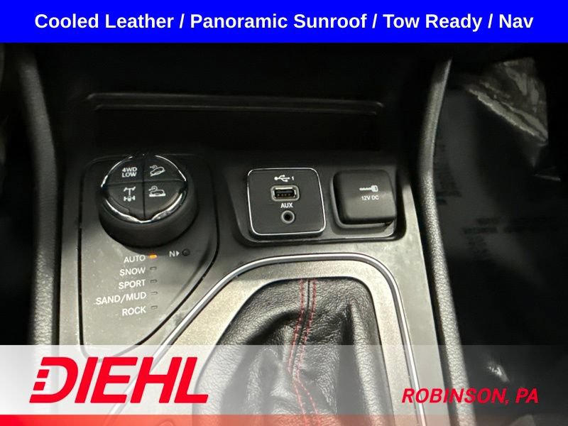 Used 2022 Jeep Cherokee Trailhawk w/ Sun, Sound & Nav Group AWD/4WD image 38