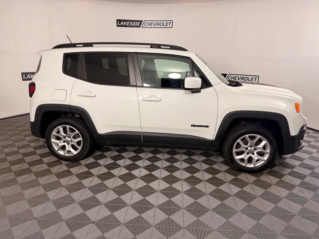 Used 2015 Jeep Renegade Latitude AWD/4WD image 7
