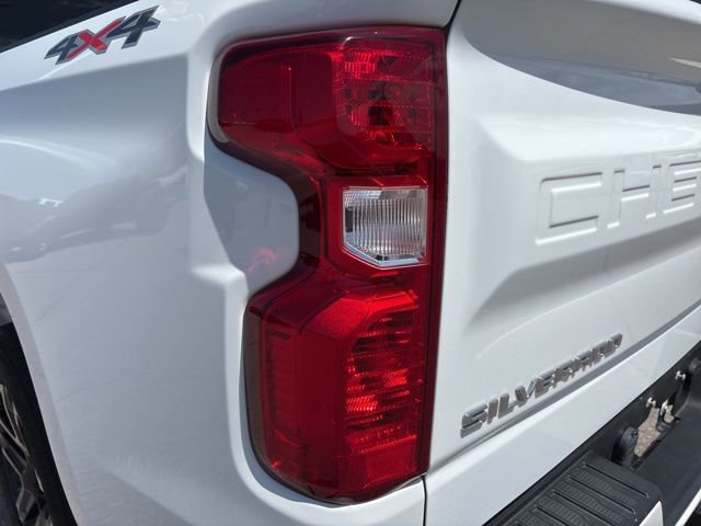 Used 2023 Chevrolet Silverado 1500 Custom image 11