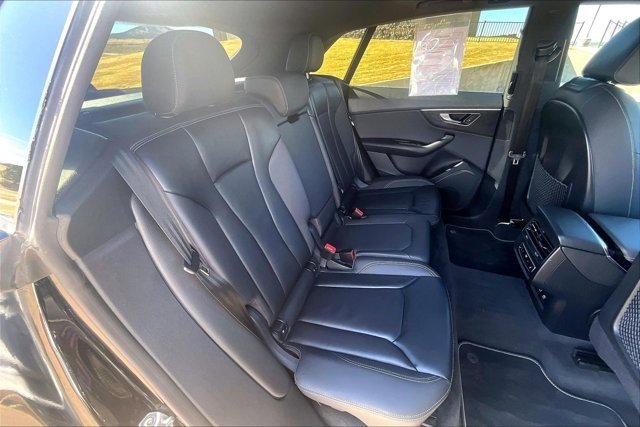 Used 2019 Audi Q8 Premium image 25