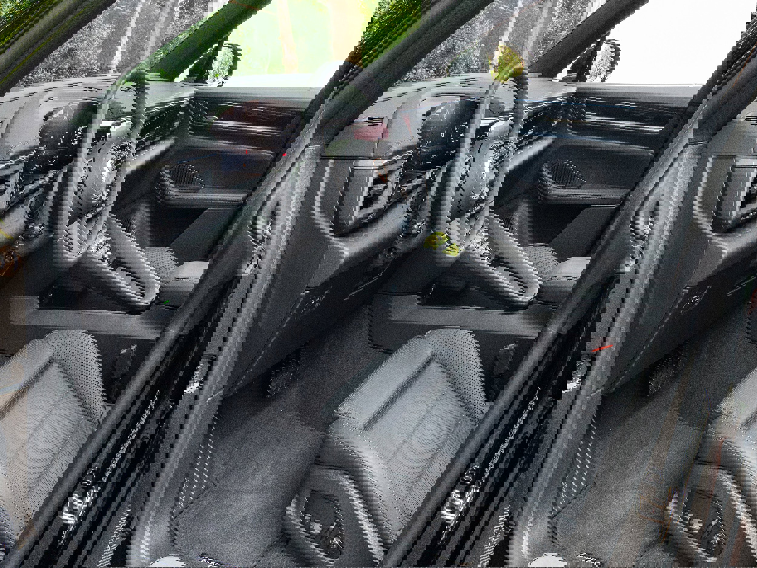 New 2025 Porsche Macan 4 Electric image 4