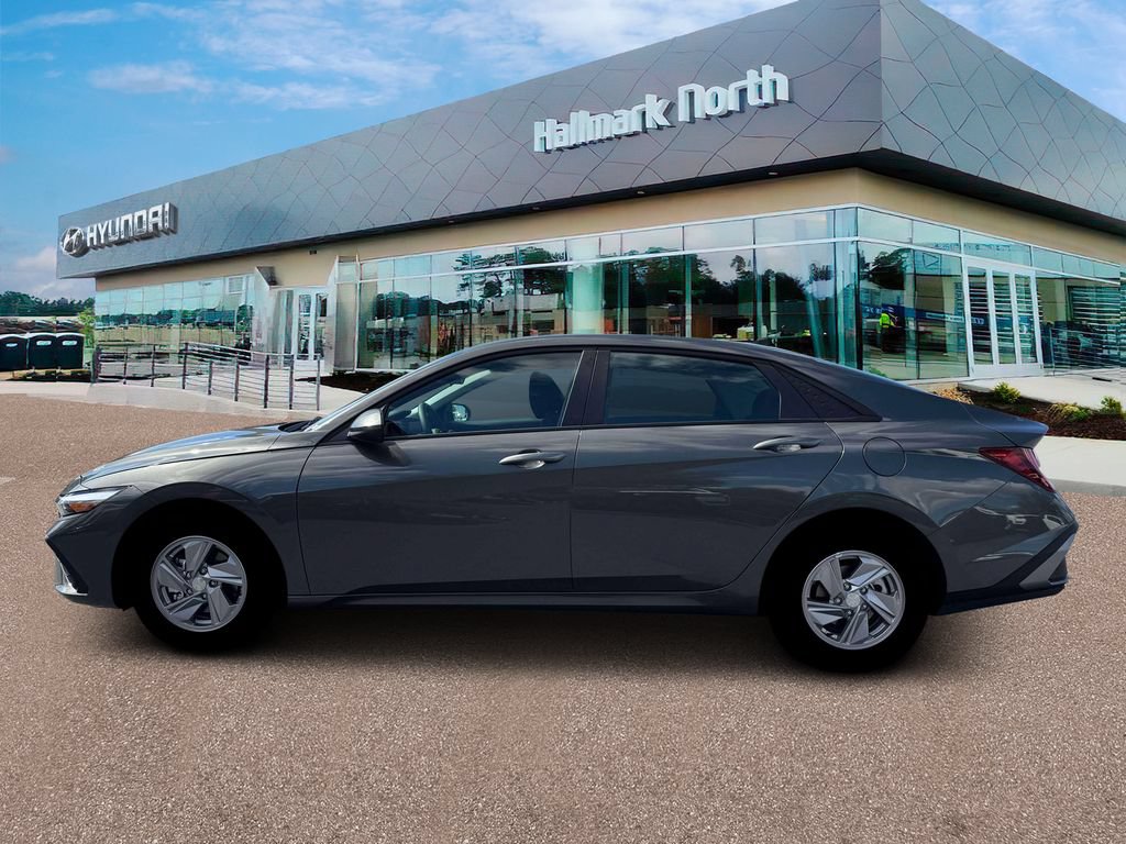 New 2026 Hyundai Elantra SE FWD image 3