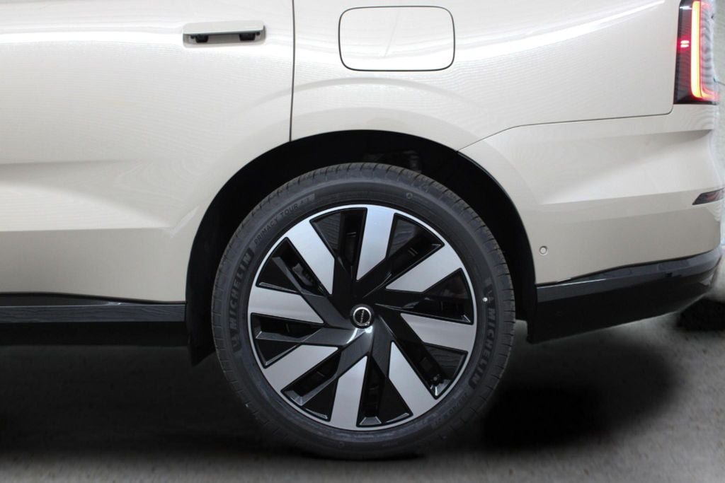 New 2026 Volvo EX90 Ultra AWD/4WD image 8