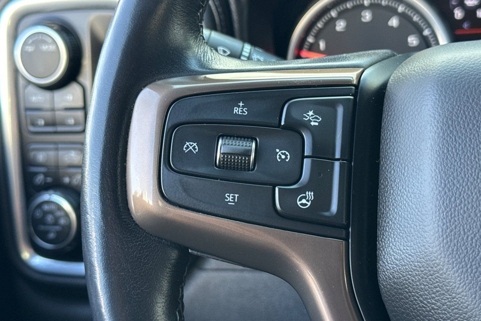 Used 2020 Chevrolet Silverado 1500 High Country w/ Technology Package image 32