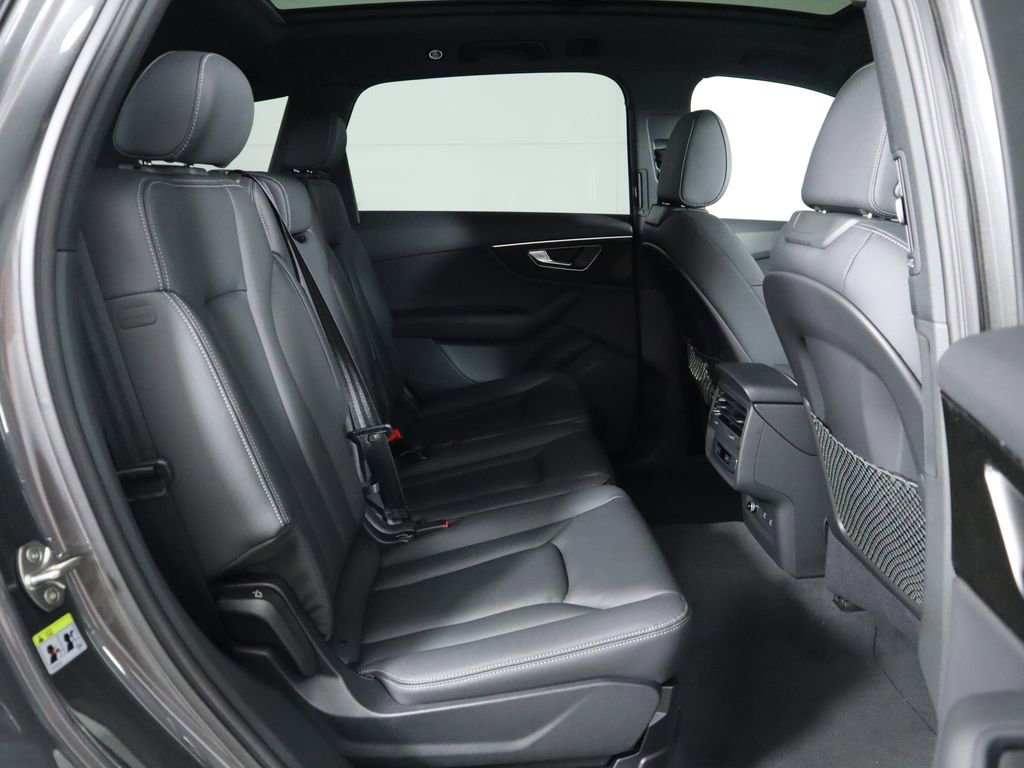 Certified 2025 Audi Q7 2.0T Premium image 24