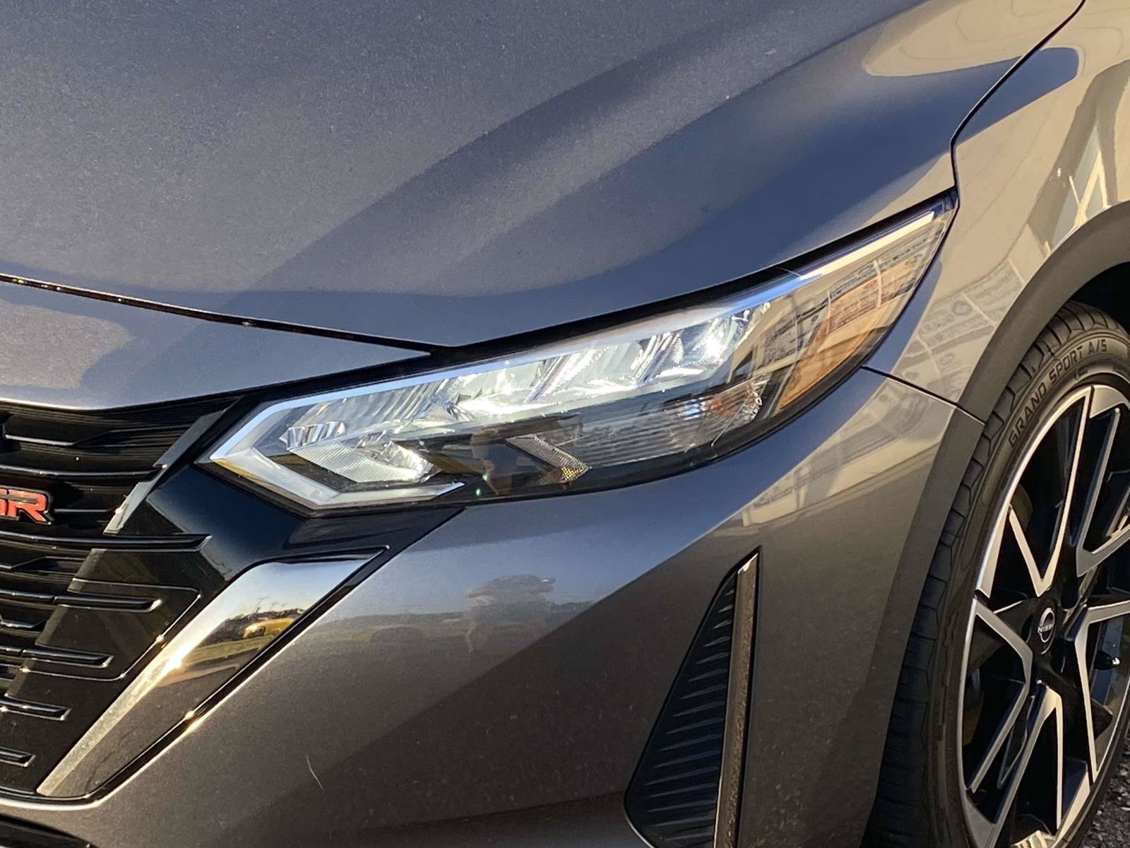 Used 2025 Nissan Sentra SR FWD image 5
