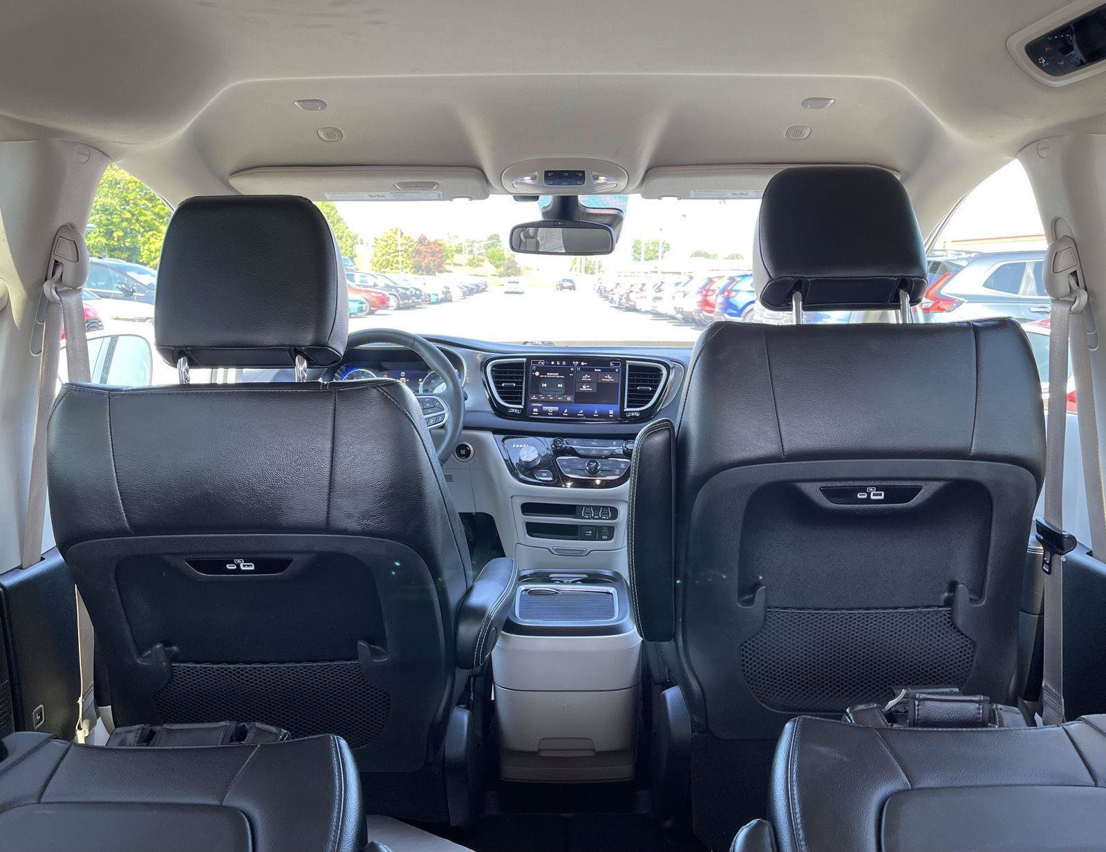 Used 2022 Chrysler Pacifica Touring-L FWD image 15