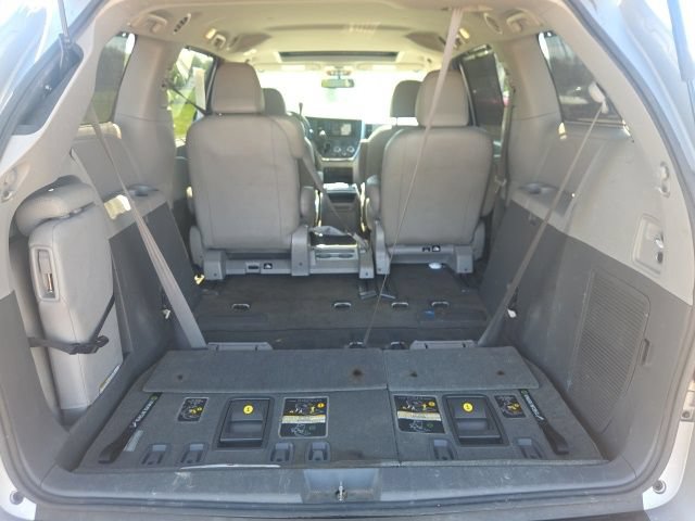 Used 2017 Toyota Sienna XLE w/ XLE Navigation Package FWD image 10