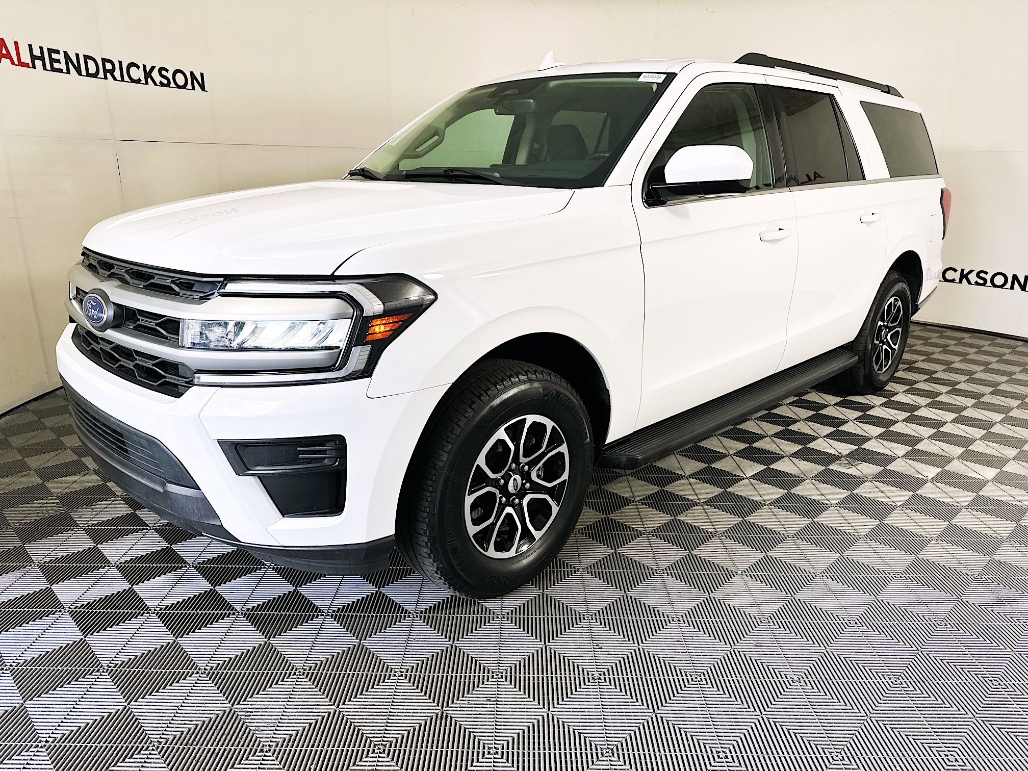 Used 2024 Ford Expedition Max XLT image 7