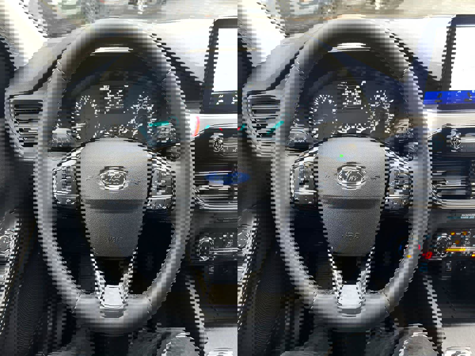 Used 2022 Ford Escape SE w/ Convenience Package image 16