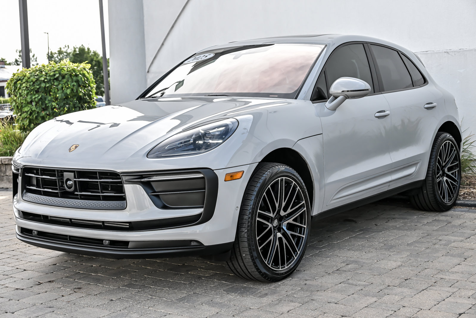 Used 2025 Porsche Macan w/ Premium Package Plus AWD/4WD image 5