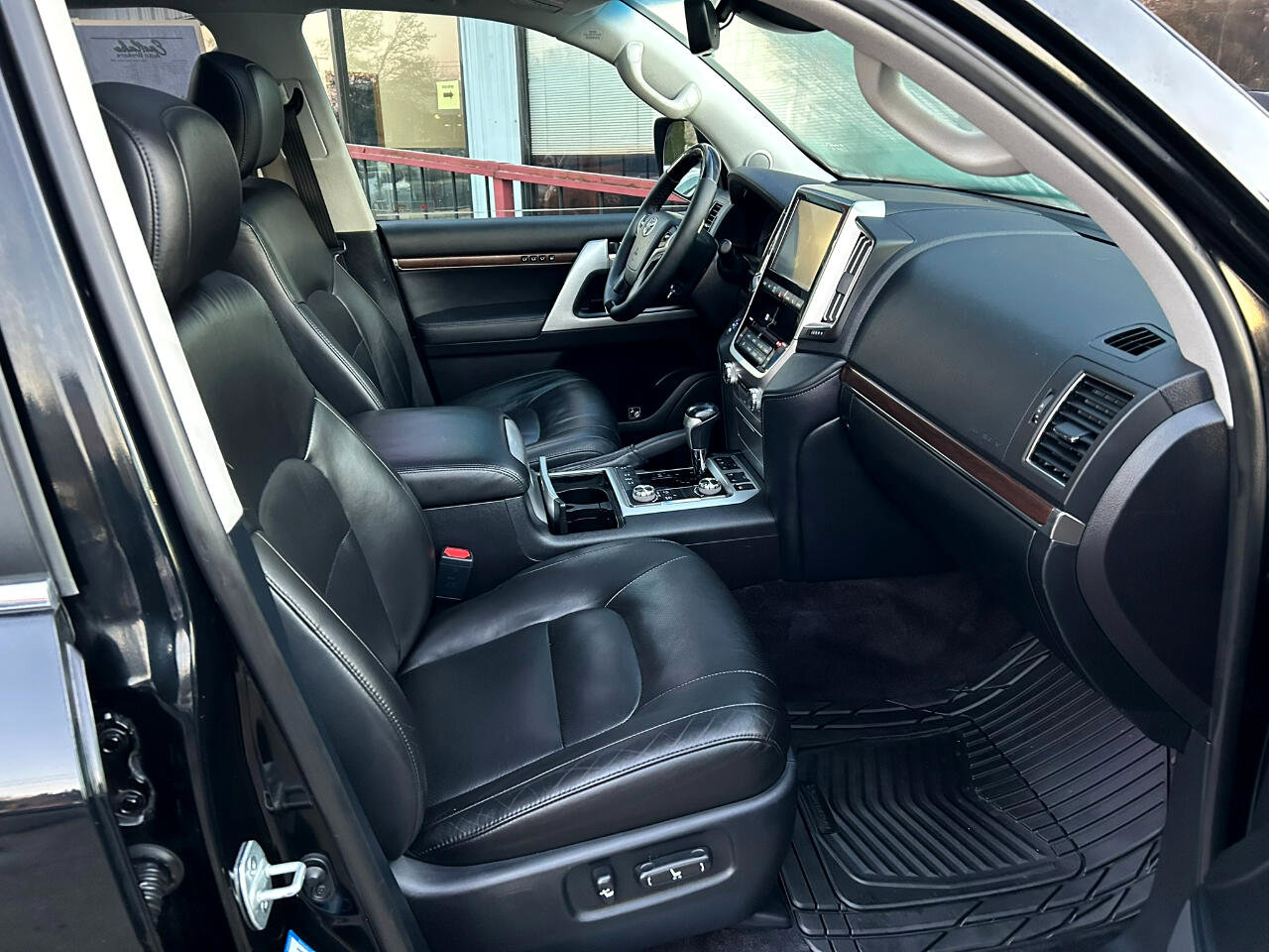 Used 2016 Toyota Land Cruiser image 21