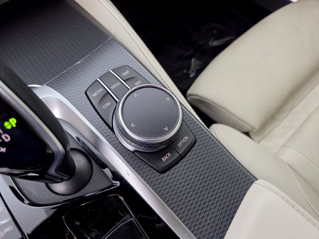 Used 2021 BMW M550i xDrive w/ Premium Package AWD/4WD image 25
