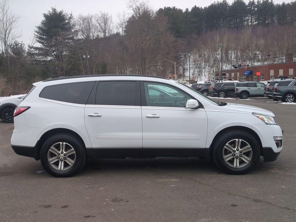 Used 2017 Chevrolet Traverse LT image 3