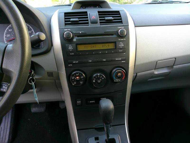 Used 2013 Toyota Corolla LE Special Edition image 15